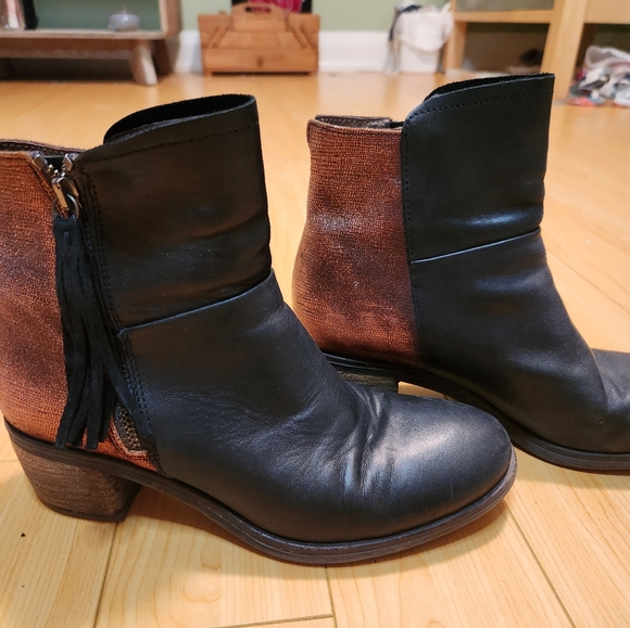 Black and burgundy ankle boots - Picture 1 of 5